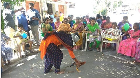 பெண்களுக்காக மட்டும் 'நவீன ஜல்லிக்கட்டு': திருச்செங்கோட்டில் ஏராளமானோர் பங்கேற்பு