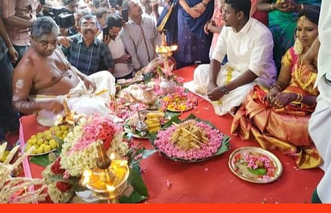 மசூதியில் இந்து முறைப்படி நடந்த திருமணம் : படம் உதவி பேஸ்புக்