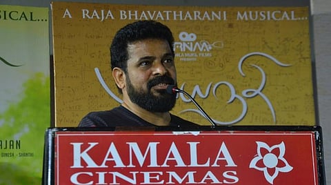 ஜெ., கருணாநிதி செய்த தவறுகள்; எடப்பாடி பழனிசாமி பயப்படமாட்டார்: அமீர் ஆவேசப் பேச்சு
