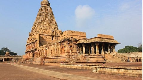 தஞ்சை பெரியகோயில் குடமுழுக்கு தொடர்பான அனைத்து வழக்குகளும் நாளைக்கு ஒத்திவைப்பு: உயர் நீதிமன்ற மதுரை கிளை உத்தரவு