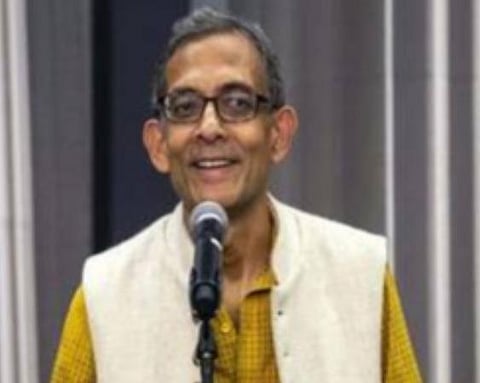 ஏழைகளிடத்தில் பணத்தைக் கொடுத்தால் விரயம் செய்து மீண்டும் வறுமைக்குள் வீழ்வார்கள் என்பது தவறு: நோபல் வென்ற அபிஜித் பானர்ஜி