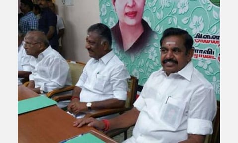 விழுப்புரம் வடக்கு மாவட்ட அதிமுக நிர்வாகிகள் மாற்றம்- பின்னணி என்ன?
