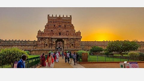 தமிழில் குடமுழுக்கு கோரி அடுத்தடுத்து வழக்கு: பெரியகோயில் பாரம்பரியம் தெரியாதவர்கள் பிரச்சினை செய்வதாக தஞ்சை அரண்மனை தேவஸ்தானம் கருத்து