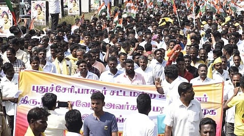 எம்எல்ஏ தனவேலு தலைமையில் பேரணி