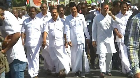 கல்பேட்டா நகரில நடந்த பேரணியில் ராகுல் காந்தி பேசிய காட்சி : படம் ஏஎன்ஐ