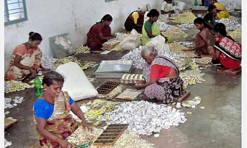 4 லட்சம் தீப்பெட்டி தொழிலாளர்களைப் பாதுகாக்க மத்திய அரசின் பட்ஜெட்டில் சலுகைகள் அறிவிக்கப்படுமா?- உற்பத்தியாளர்கள் எதிர்பார்ப்பு