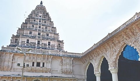 ஆயுத கோபுரம்.