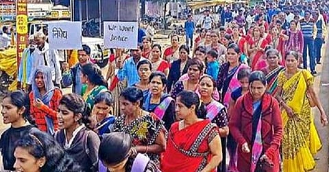 அமில வீச்சில் பாதிக்கப்பட்ட பெண் விரிவுரையாளருக்கு நீதி கேட்டுப் போராட்டம்.