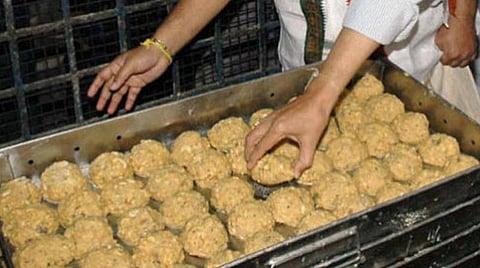 ஏழுமலையான் கோயில் பிரசாத விநியோகத்தில் கட்டுப்பாடு: கல்யாண லட்டு விலை உயர்கிறது - தேவஸ்தான முடிவால் பக்தர்கள் கடும் அதிருப்தி