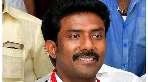 ஹாட் லீக்ஸ்: ஓவராத்தான் போராரு ஓபிஆர்!