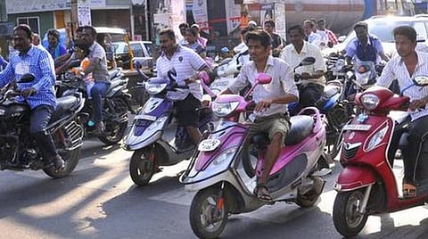 ஊர் கூடி தேர் இழுக்க வேண்டும்