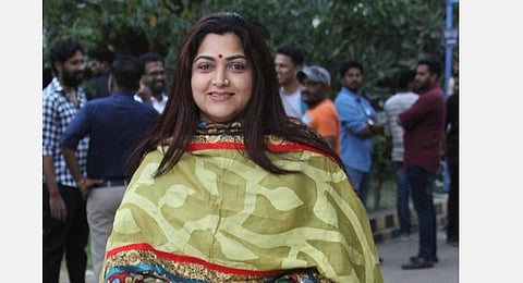 என் கணவரால்தான் இந்த மேடையில் நிற்கிறேன்: குஷ்பு நெகிழ்ச்சி