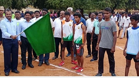 தென்காசியில் முதலமைச்சர் கோப்பைக்கான மாவட்ட அளவிலான விளையாட்டுப் போட்டி: ஆட்சியர் தொடங்கி வைத்தார்