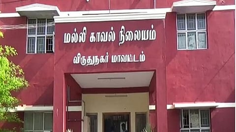 சொத்துப் பிரச்சினையில் காவல் நிலையம் முன் ஒருவர் தீக்குளிப்பு: போலீஸார் சதி என உறவினர்கள் குற்றச்சாட்டு