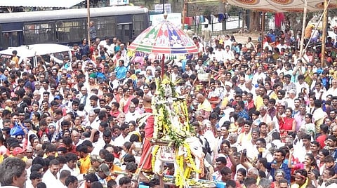 கர்நாடக மாநிலம் மாதேஸ்வரன் மலையில் தேர்த்திருவிழா: தமிழக, கர்நாடக பக்தர்கள் திரண்டு சுவாமி தரிசனம்