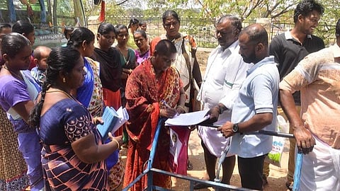 கரோனா வைரஸ் அச்சுறுத்தல்: ஈரானில் தவிக்கும் மீனவர்களை மீட்டு இந்தியாவுக்குக் கொண்டுவர நெல்லை ஆட்சியரிடம் மக்கள் மனு