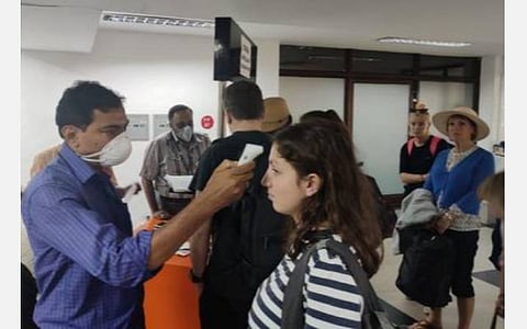 கோவிட்-19 வைரஸ் காய்ச்சல் அறிகுறிகளுடன் 3 பேருக்கு தீவிர சிகிச்சை