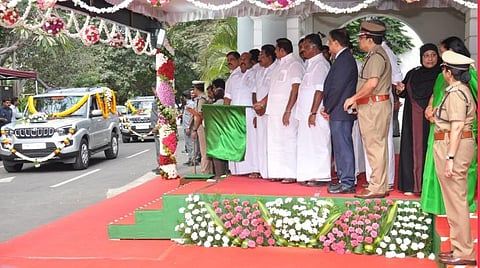 காவல்துறைக்கு ரூ.95.58 கோடி மதிப்பில் 2,271 புதிய வாகனங்கள்: முதல்வர் பழனிசாமி வழங்கினார்