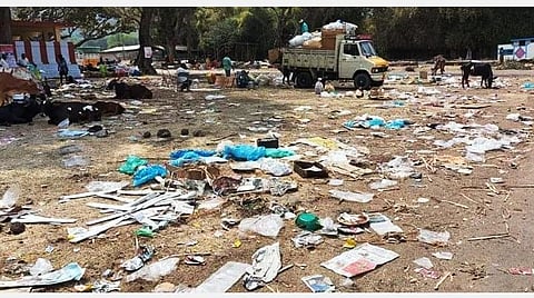 பொக்காபுரம் கோயில் திருவிழாவில் குவிந்த குப்பை; சோலூர் பேரூராட்சி செயல் அலுவலர் பணியிடை நீக்கம்; கோயில் நிர்வாகத்துக்கு ரூ.1 லட்சம் அபராதம்