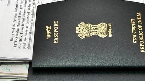 ஊழல் குற்றச்சாட்டில் சிக்கிய அரசு ஊழியருக்கு பாஸ்போர்ட் கிடையாது