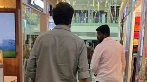 ஓய்வுக்காக வெளிநாடு சென்றார் விஜய்