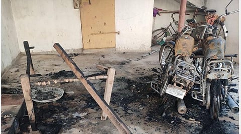 மேஸ்திரி மீது பெட்ரோல் ஊற்றி தீ வைத்த சம்பவம்: சேந்தமங்கலம் போலீசார் விசாரணை
