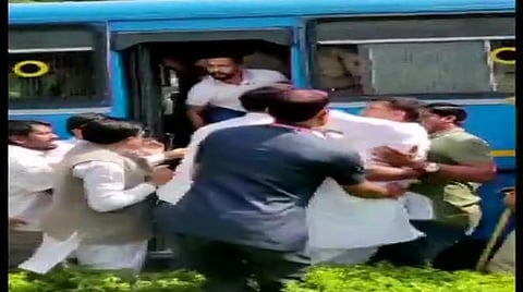 அதிருப்தி எம்எல்ஏக்களை பார்க்கச் சென்ற ம.பி. அமைச்சர்கள் தடுத்து நிறுத்தம்: பெங்களூரு போலீஸார் மீது காங்கிரஸ் குற்றச்சாட்டு