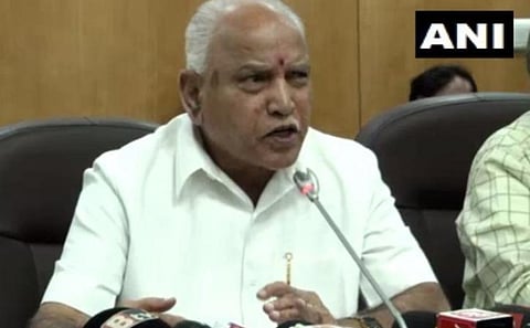 கர்நாடக முதல்வர் எடியூரப்பா நிருபர்களுக்கு பேட்டி அளித்த காட்சி : படம் ஏஎன்ஐ