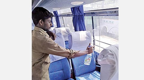 கோவிட் -19 வைரஸ் பரவாமல் தடுக்கும் வகையில் அரசு விரைவு போக்குவரத்துக் கழக பேருந்துகள் அந்தந்த பணிமனை மற்றும் பேருந்து நிலையங்களில் சுகாதார முறையில் பேருந்தின் உள்ளே, வெளியே மற்றும் படுக்கை, இருக்கை, படுக்கை விரிப்புகள், தலைக்கவர், ஜன்னல் திரை ஆகியவை கிருமிநாசினிகள் மூலம் சுத்தம் செய்யப்படுகின்றன.