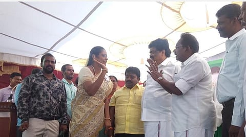 என்.ஆர்.சி.க்கு ஆதரவாக ஏன் வாக்களித்தீர்கள்? அமைச்சர்கள் செல்லூர் ராஜு, ராஜேந்திர பாலாஜியிடம் கடும் வாக்குவாதம்: விருதுநகரில் பரபரப்பு ஏற்படுத்திய பெண்