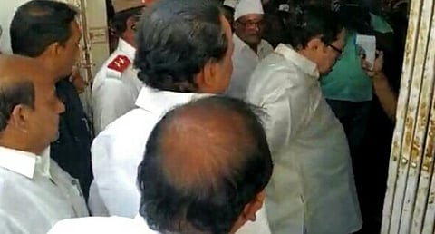 தெர்மல் ஸ்கேனர் மூலம் துரைமுருகனுக்கு பரிசோதனை.