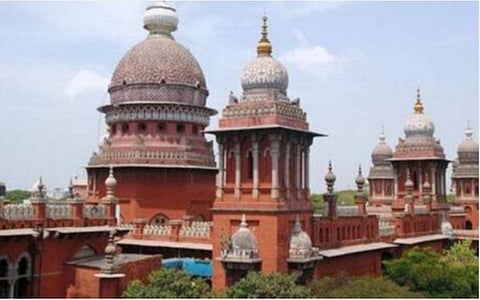 ‘கோவிட்-19’ வைரஸ் அச்சுறுத்தல் எதிரொலி; அவசர வழக்குகளை மட்டும் விசாரிக்க உயர் நீதிமன்ற வழக்கறிஞர்கள் முறையீடு- தலைமைச் செயலருடன் தலைமை நீதிபதி ஆலோசனை