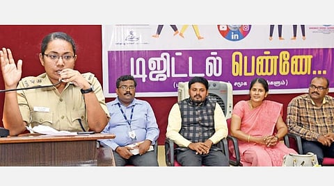 ‘இந்து தமிழ் திசை’ சார்பில் திருச்சி ஸ்ரீமதி இந்திரா காந்தி கல்லூரியில் நேற்று நடைபெற்ற ‘உங்கள் மேடை - டிஜிட்டல் பெண்ணே’ என்ற விழிப்புணர்வு நிகழ்ச்சியில் பேசுகிறார் திருச்சி மாநகர காவல் துறை துணை ஆணையர்(சட்டம்- ஒழுங்கு) என்.எஸ்.நிஷா. உடன் (இடமிருந்து) எஸ்.பி.ஐ. வங்கி மேலாளர்(டிஜிட்டல்) சரவணன், ஐ-ஸோன் டெக்னாலஜிஸ் நிறுவனத்தின் நிர்வாக இயக்குநர் பி.கேசவன், கி.ஆ.பெ. விசுவநாதம் அரசு மருத்துவக் கல்லூரியின் மனநல துறைத் தலைவர் டாக்டர் ஏ.நிரஞ்சனா தேவி, எஸ்.பி.ஐ. வங்கியின் திருச்சி மண்டல தலைமை மேலாளர்(டிஜிட்டல்) அசோக்குமார் அமரா