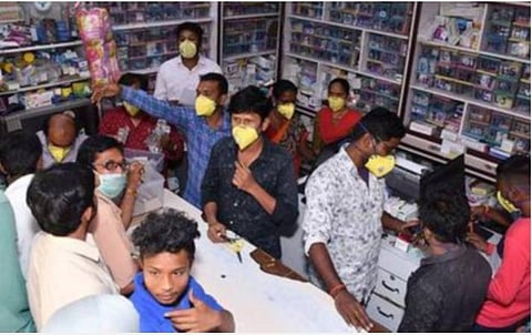 வர்த்தக நிறுவனங்களை முற்றிலும் மூடாமல் நேர அளவு நிர்ணயித்து வியாபாரத்துக்கு அனுமதி: எந்தெந்த கடைகளை மூடுவது என்பதை தெளிவுபடுத்த கோரிக்கை