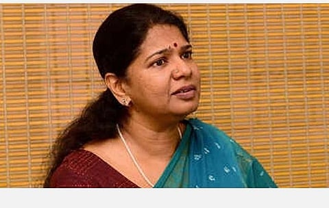 ஒரு மீட்டர் இடைவெளியில் உரையாடுங்கள்: கனிமொழி ஆலோசனை