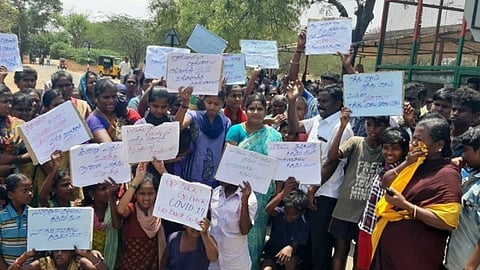மதுரையில் கரோனா வைரஸ் தடுப்பு முகாம்களுக்கு கிராம மக்கள் எதிர்ப்பு: போராட்டத்தில் ஈடுபட்டவர்களில் 40 பேர் கைது; சுகாதாரத் துறை அதிகாரிகள் தடுமாற்றம்