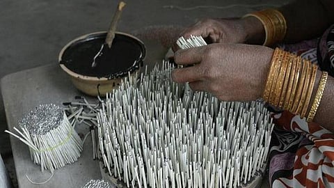 சிவகாசியில் 1100 பட்டாசு ஆலைகளும் நாளை ஒரு நாள் செயல்படாது: தமிழ்நாடு பட்டாசு உற்பத்தியாளர் சங்கம்