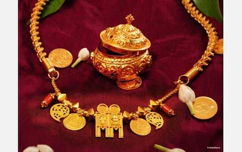 தாலிக்கு தங்கம் திட்டத்தில் கடந்த 10 ஆண்டுகளில் 12.50 லட்சம் பேருக்கு 762 பவுன், ரூ.4 ஆயிரம் கோடி உதவித் தொகை: சட்டப்பேரவையில் சமூகநலத் துறை அமைச்சர் வி.சரோஜா விளக்கம்