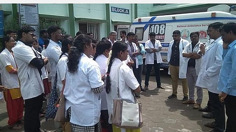 தனியார் மருத்துவமனை பணிக்கு செல்லக்கூடாது: அரசு மருத்துவர்களுக்கு மருத்துவக்கல்வி இயக்குநரகம் உத்தரவு