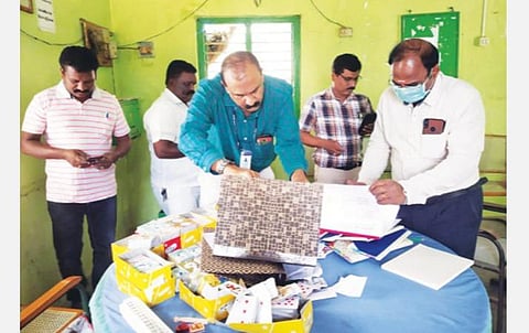 சூதாட்ட புகார் எதிரொலி: திருப்பத்தூர் அரசு ஊழியர்கள் மன்றத்துக்கு ‘சீல்’- மாவட்ட ஆட்சியர் சிவன் அருள் நடவடிக்கை