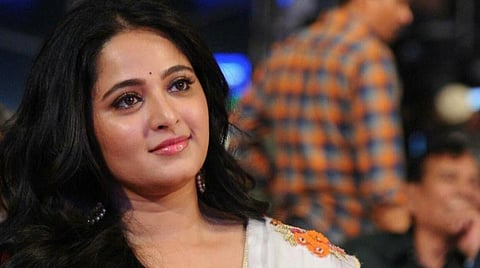 தொலைக்காட்சி நிகழ்ச்சியில் கண்ணீர் விட்டு அழுத அனுஷ்கா