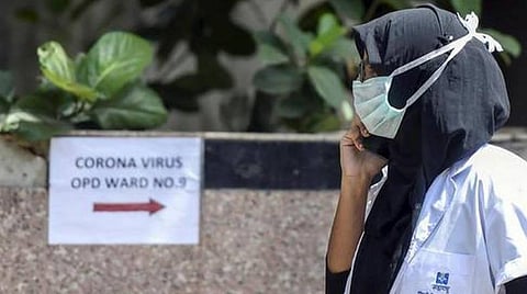 கரோனா வைரஸ் பரவலை தடுக்க முன்னெச்சரிக்கை ஒரு மீட்டர் இடைவெளிவிட்டு புகார்தாரர்களிடம் பேச வேண்டும்: அனைத்து காவல் நிலையங்களுக்கும் அதிகாரிகள் உத்தரவு