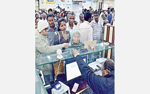 கட்டுப்பாடு விதிக்கப்பட்ட பகுதிகளில் குறைந்த எண்ணிக்கையில் வங்கி கிளைகளை இயக்கலாம்: இந்திய வங்கியாளர் சங்கம் அறிவுறுத்தல்