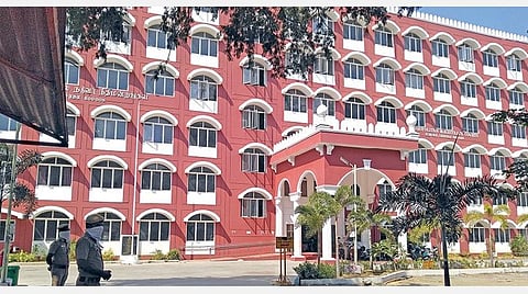 21 நாள் ஊரடங்கு உத்தரவு காரணமாக தமிழகம் மற்றும் புதுச்சேரியில் நீதிமன்ற பணிகள் நிறுத்திவைப்பு