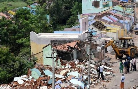 கட்டிடங்களை இடிக்கவும், ஆக்கிரமிப்புகளை அகற்றவும் விதிக்கப்பட்ட தடை உத்தரவு: ஏப் 30 வரை நீட்டிப்பு: உயர் நீதிமன்றம் உத்தரவு