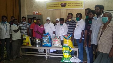 ஆதரவற்றவர்களுக்கு உணவளிக்கும் புதுச்சேரி வள்ளலார் சங்கம்.