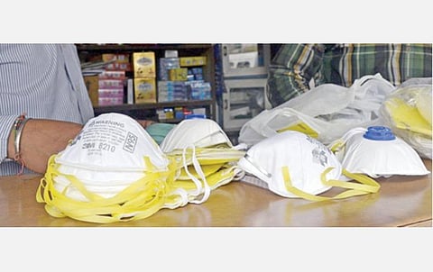கரோனா வைரஸ் தடுப்பு நடவடிக்கைக்கு பொருளுதவியுடன் முகக் கவசங்களும் செயற்கை சுவாசக் கருவிகளும் வழங்கலாம்: பொதுமக்களுக்கு சுகாதாரத் துறை இயக்குநர் வேண்டுகோள்