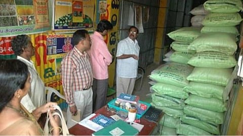 மதுரையில் உரக்கடைகள் திறக்க அனுமதி: கரோனா தடுப்பு நடவடிக்கைகளைக் கடைபிடிக்க மாவட்ட ஆட்சியர் டி.ஜி.வினய் வலியுறுத்தல்