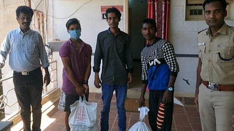 உணவின்றி தவிக்கும் வடமாநிலத் தொழிலாளர்களுக்கு உதவிக்கரம் நீட்டிய சிவகங்கை போலீஸார்