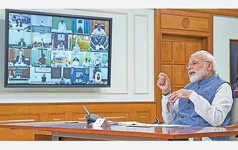 சவாலை எதிர்கொள்ள தயார் நிலையில் இருக்க வேண்டும்; கரோனா வைரஸ் பரவுவதை கட்டுப்படுத்த 4 அம்ச திட்டம்: காணொலி காட்சி மூலம் மாநில முதல்வர்களுக்கு பிரதமர் மோடி உத்தரவு